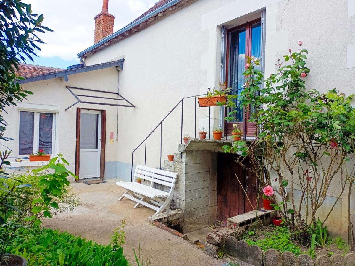Petite Maison Etape Loire A Velo Ou Compostelle Mosnes Esterno foto